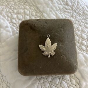 sterling silver 925 maple leaf pendant